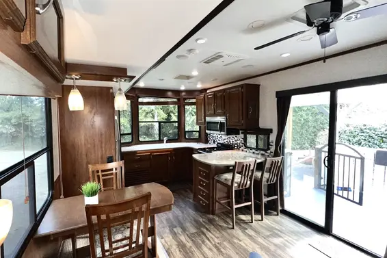 247 Tomahawk Avenue, West Vancouver For Sale - image 7