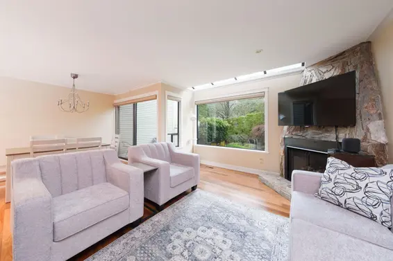 1151 Montroyal Boulevard, North Vancouver For Sale - image 9