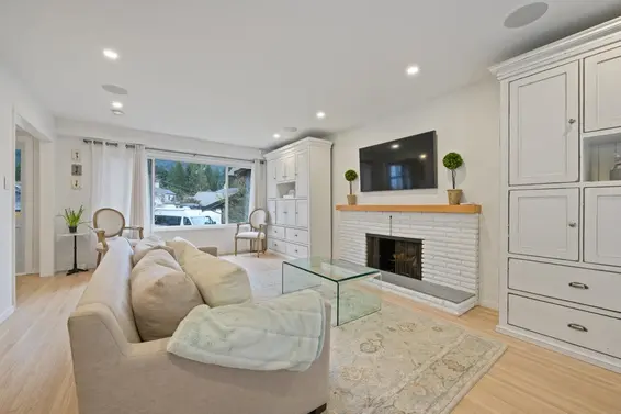 1071 Marigold Place, North Vancouver For Sale - image 3