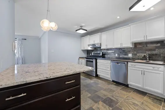 210 236 West 2nd Street, North Vancouver For Sale - image 3