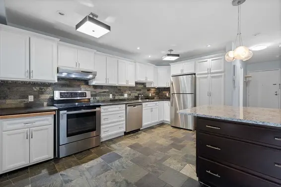 210 236 West 2nd Street, North Vancouver For Sale - image 5