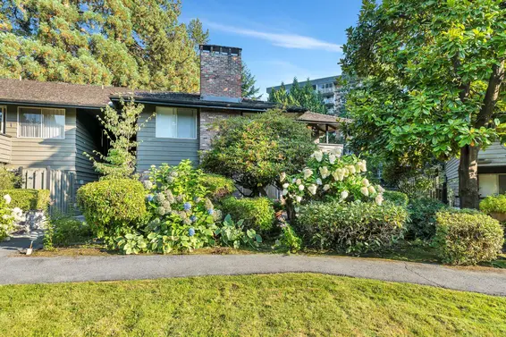 208 235 Keith Road, West Vancouver