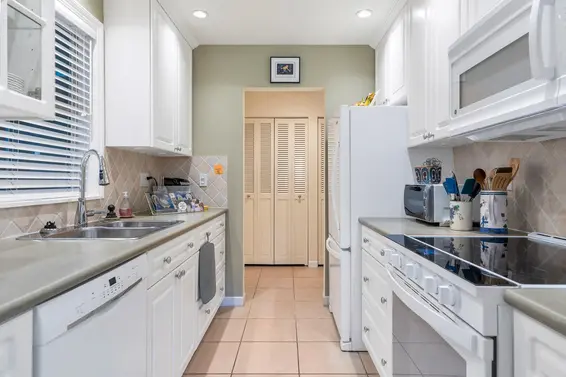 208 235 Keith Road, West Vancouver For Sale - image 12