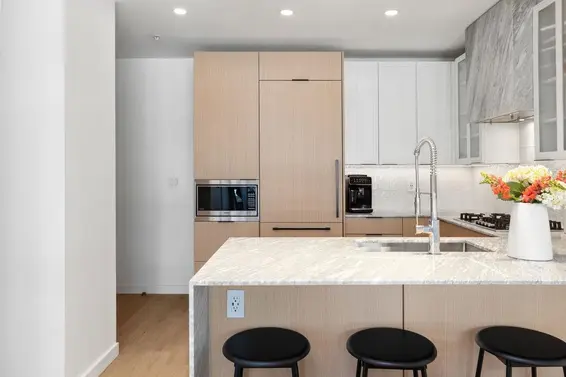 608 170 West 1st Street, North Vancouver For Sale - image 3