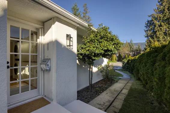 1275 Brantwood Road, North Vancouver For Sale - image 2