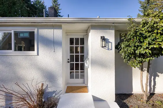 1275 Brantwood Road, North Vancouver For Sale - image 3