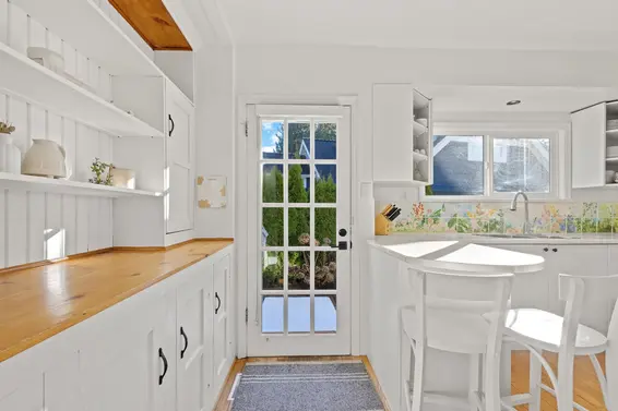 1275 Brantwood Road, North Vancouver For Sale - image 4