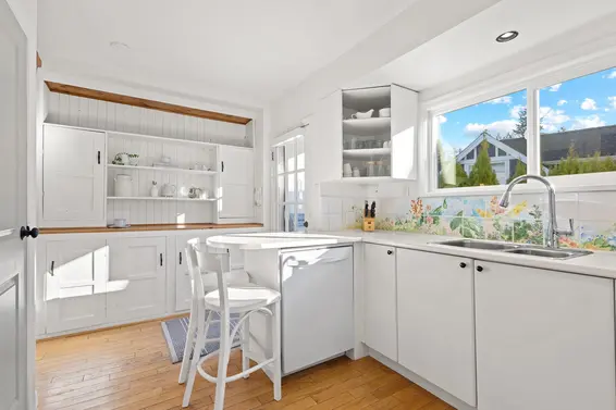 1275 Brantwood Road, North Vancouver For Sale - image 5