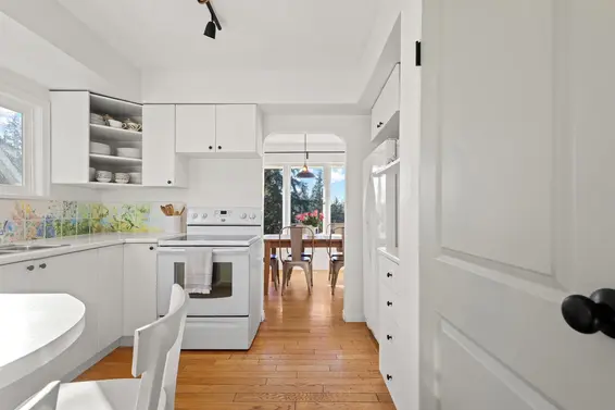 1275 Brantwood Road, North Vancouver For Sale - image 6