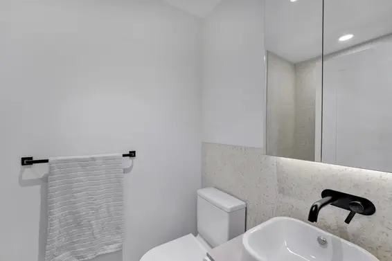 6 632 East 3rd Street, North Vancouver For Sale - image 30