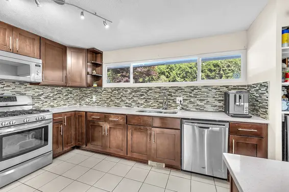 693 Plymouth Drive, North Vancouver For Sale - image 15
