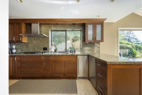 5267 Aspen Drive, West Vancouver For Sale - image 4