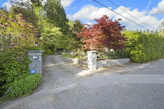 4075 Rose Crescent, West Vancouver For Sale - image 2