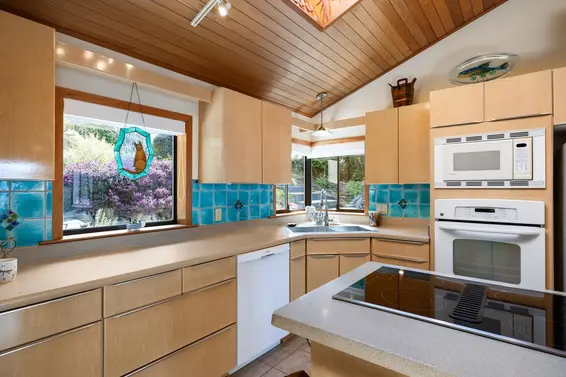 120 Mountain Drive, Lions Bay For Sale - image 15