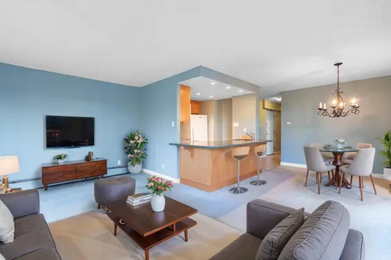 102 747 17th Street, West Vancouver