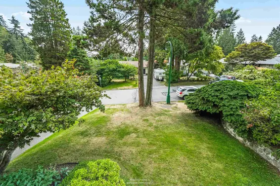 1202 Bracknell Crescent, North Vancouver For Sale - image 32