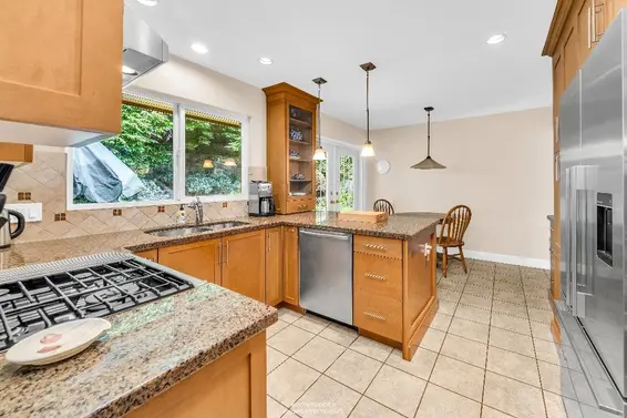 1202 Bracknell Crescent, North Vancouver For Sale - image 9