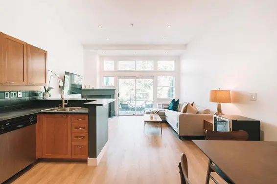 105 131 West 3Rd Street, North Vancouver