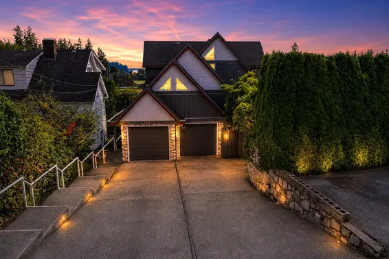 1128 Esplanade Avenue, West Vancouver