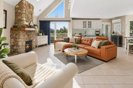 1128 Esplanade Avenue, West Vancouver For Sale - image 2
