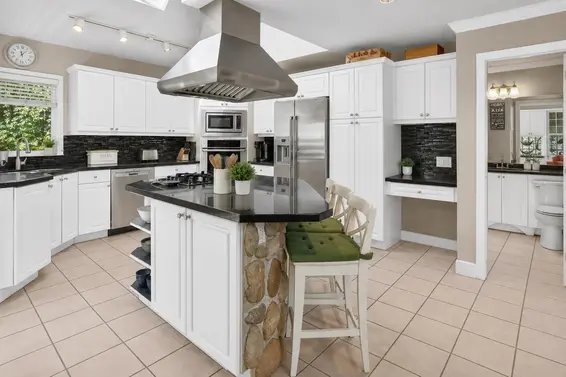 1128 Esplanade Avenue, West Vancouver For Sale - image 7