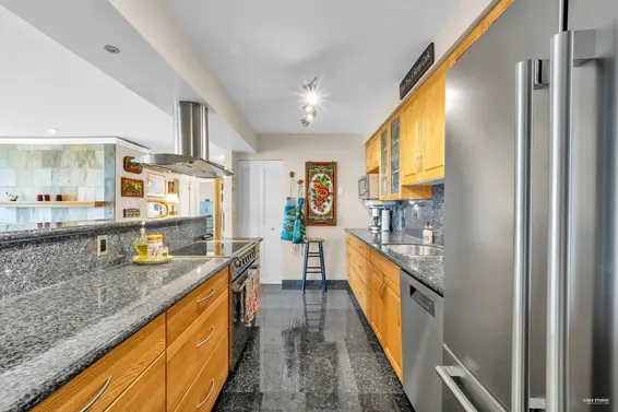 11 2238 Folkestone Way, West Vancouver For Sale - image 16