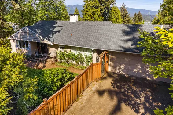 998 Fairway Drive, North Vancouver For Sale - image 3