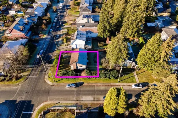 780 East 16th Street, North Vancouver For Sale - image 2