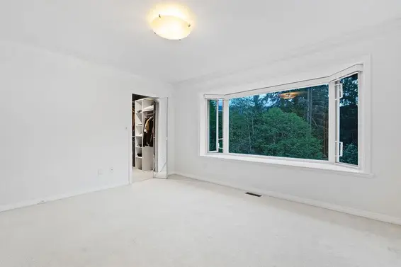 3998 Phyllis Road, North Vancouver For Sale - image 10