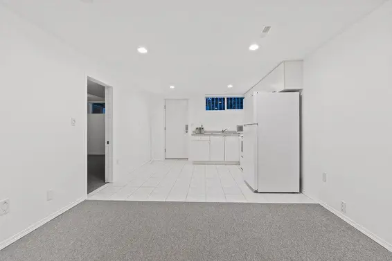 3998 Phyllis Road, North Vancouver For Sale - image 25