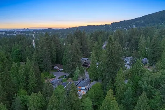 3998 Phyllis Road, North Vancouver For Sale - image 4