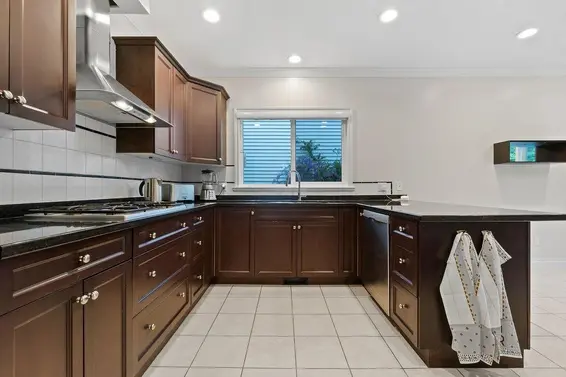 3998 Phyllis Road, North Vancouver For Sale - image 7