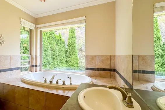 158 Stonegate Drive, West Vancouver For Sale - image 21