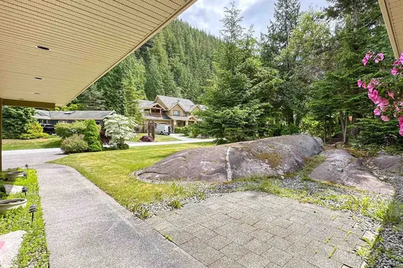 158 Stonegate Drive, West Vancouver For Sale - image 8