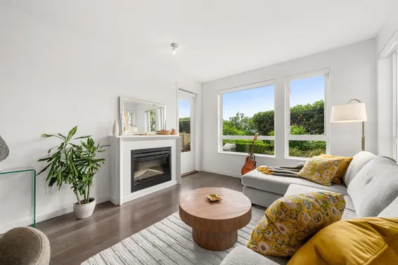 101 717 Chesterfield Avenue, North Vancouver