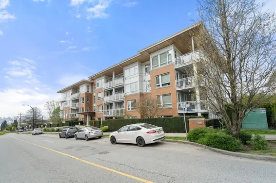 101 717 Chesterfield Avenue, North Vancouver For Sale - image 2