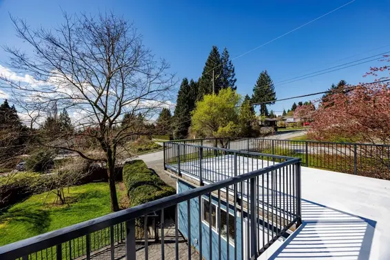 2094 Viewlynn Drive, North Vancouver For Sale - image 10