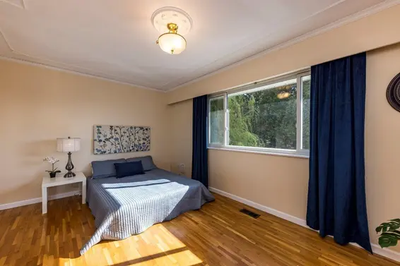 2094 Viewlynn Drive, North Vancouver For Sale - image 11