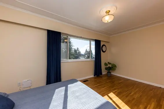 2094 Viewlynn Drive, North Vancouver For Sale - image 12