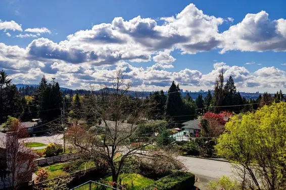 2094 Viewlynn Drive, North Vancouver For Sale - image 2