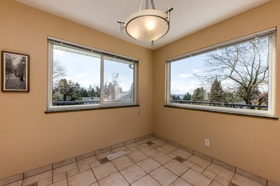 2094 Viewlynn Drive, North Vancouver For Sale - image 22
