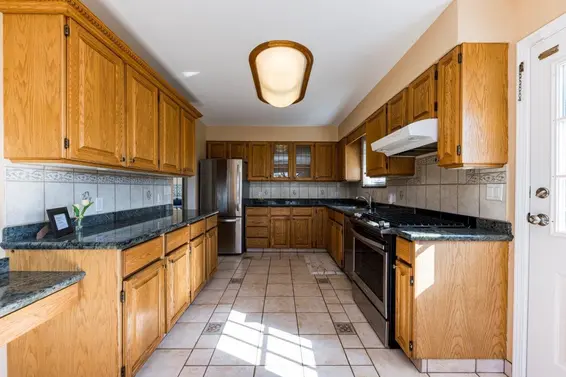 2094 Viewlynn Drive, North Vancouver For Sale - image 25