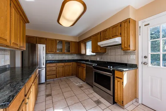 2094 Viewlynn Drive, North Vancouver For Sale - image 26