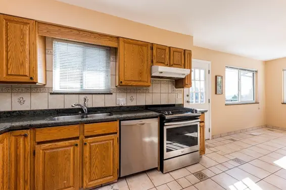 2094 Viewlynn Drive, North Vancouver For Sale - image 28