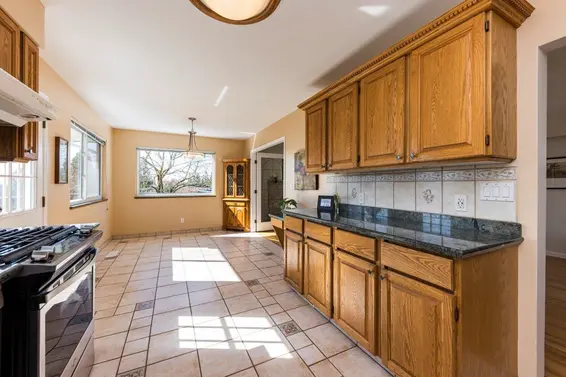 2094 Viewlynn Drive, North Vancouver For Sale - image 29