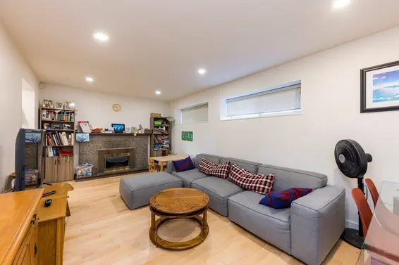 2094 Viewlynn Drive, North Vancouver For Sale - image 37