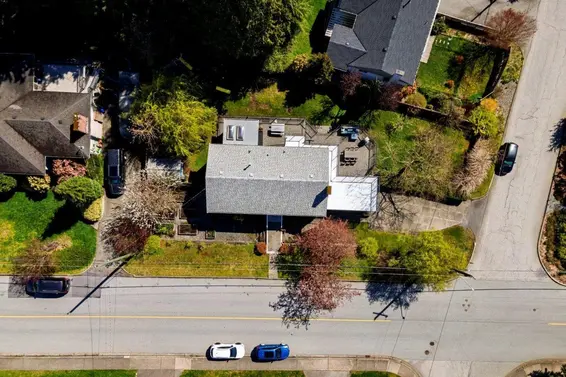 2094 Viewlynn Drive, North Vancouver For Sale - image 4