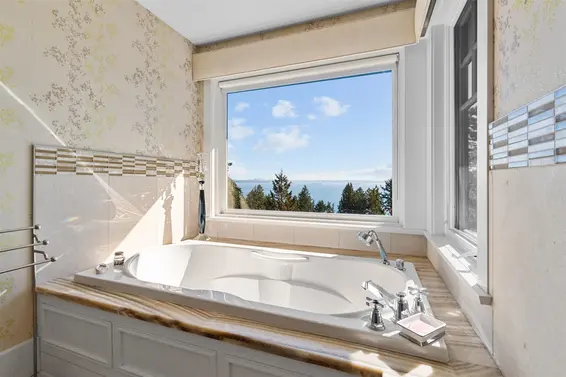 4668 Clovelly Walk, West Vancouver For Sale - image 15