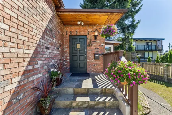 865 East 12th Street, North Vancouver For Sale - image 2