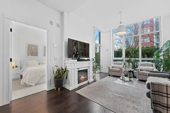 105 131 East 3rd Street, North Vancouver